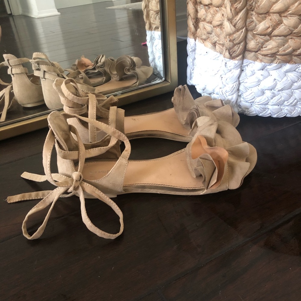 Express Ruffle Sandal Lace Up - Picture 4 of 6